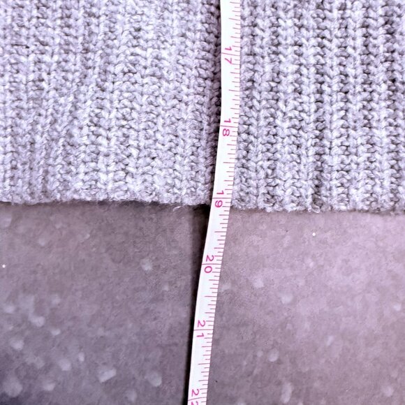 BP Women’s Sweater - Picture 8 of 8